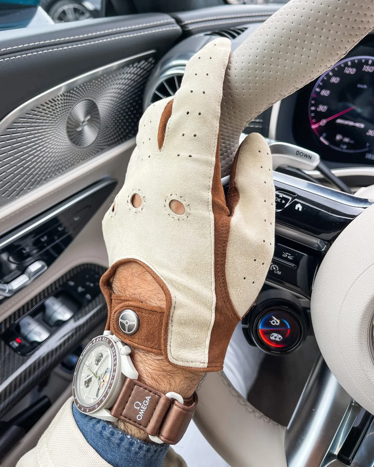 HERITAGE - Perforated Suede Driving Gloves - Ivory/Tan