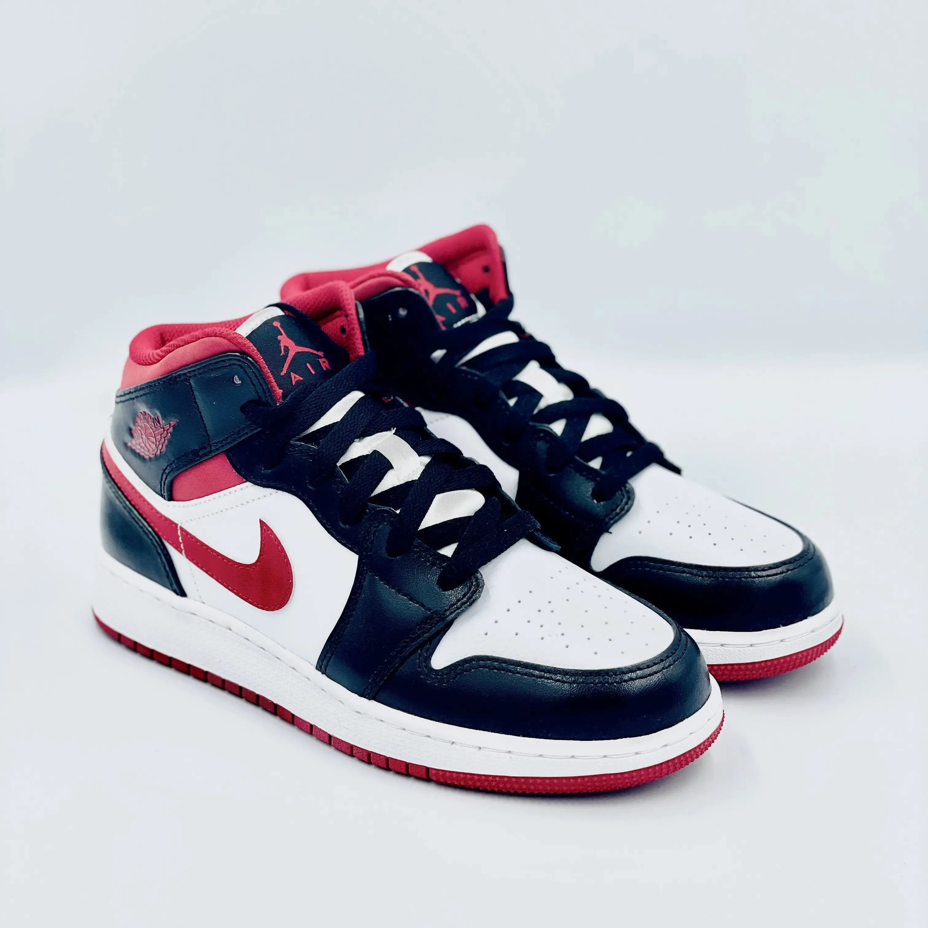 Jordan 1 Mid Gym Red Black White (GS)