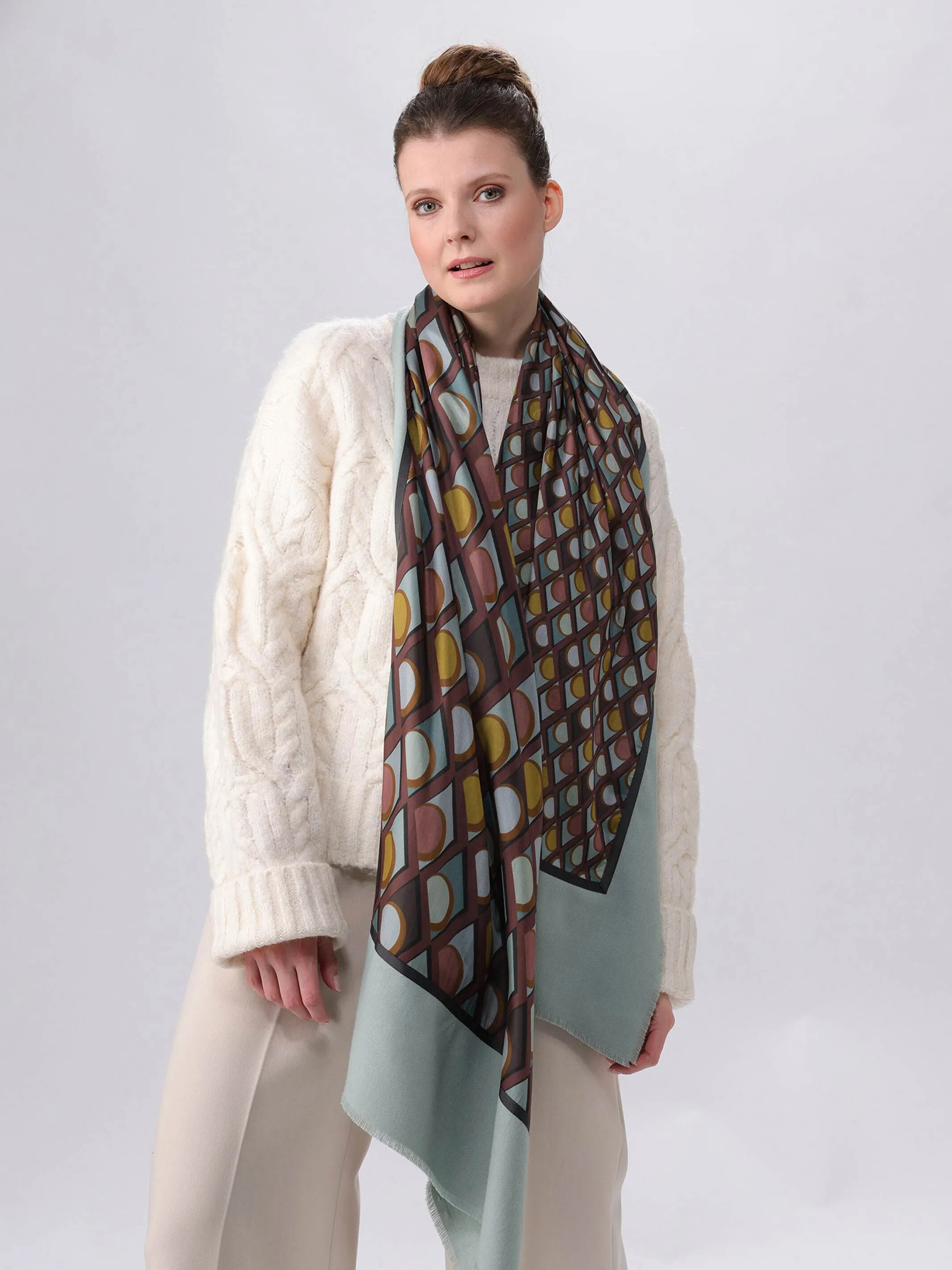 Patchwork-Stola mit geometrischem Muster in Seidenmischung